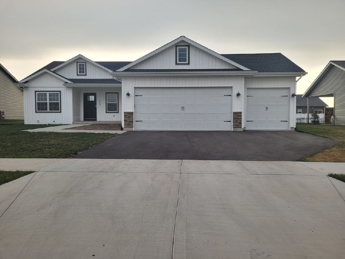  For Sale Rochelle Illinois, 627 Regulators Street