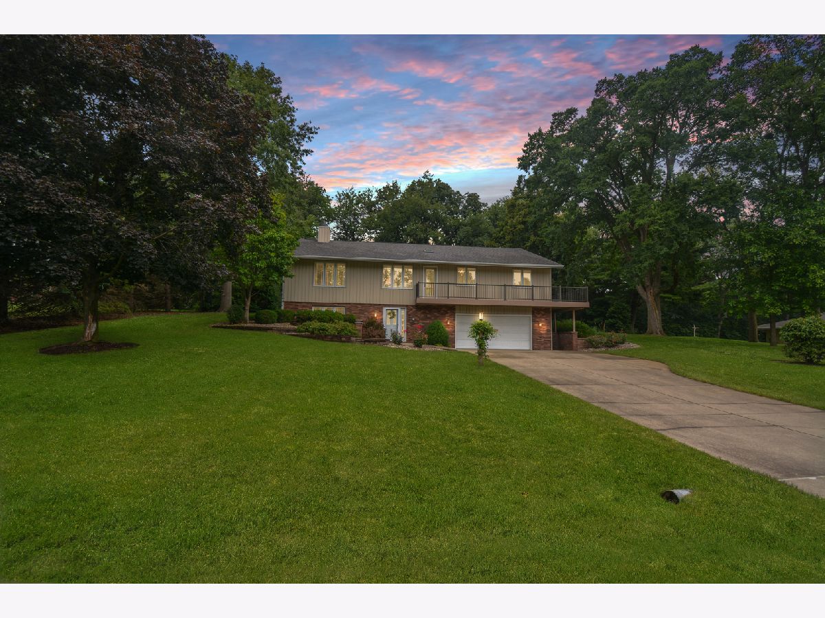 Homes & Condos & Townhomes For Sale Brentwood Bloomington Illinois, 19290 Inverness Court