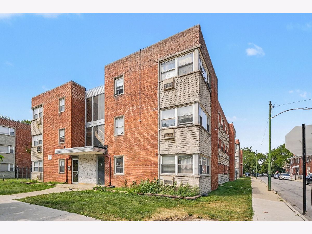  For Sale Chicago Illinois, 2401 Balmoral Avenue