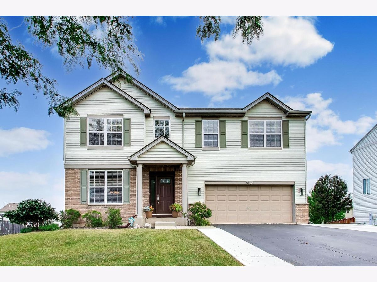  For Sale Minooka Illinois, 833 Briarcliff Drive