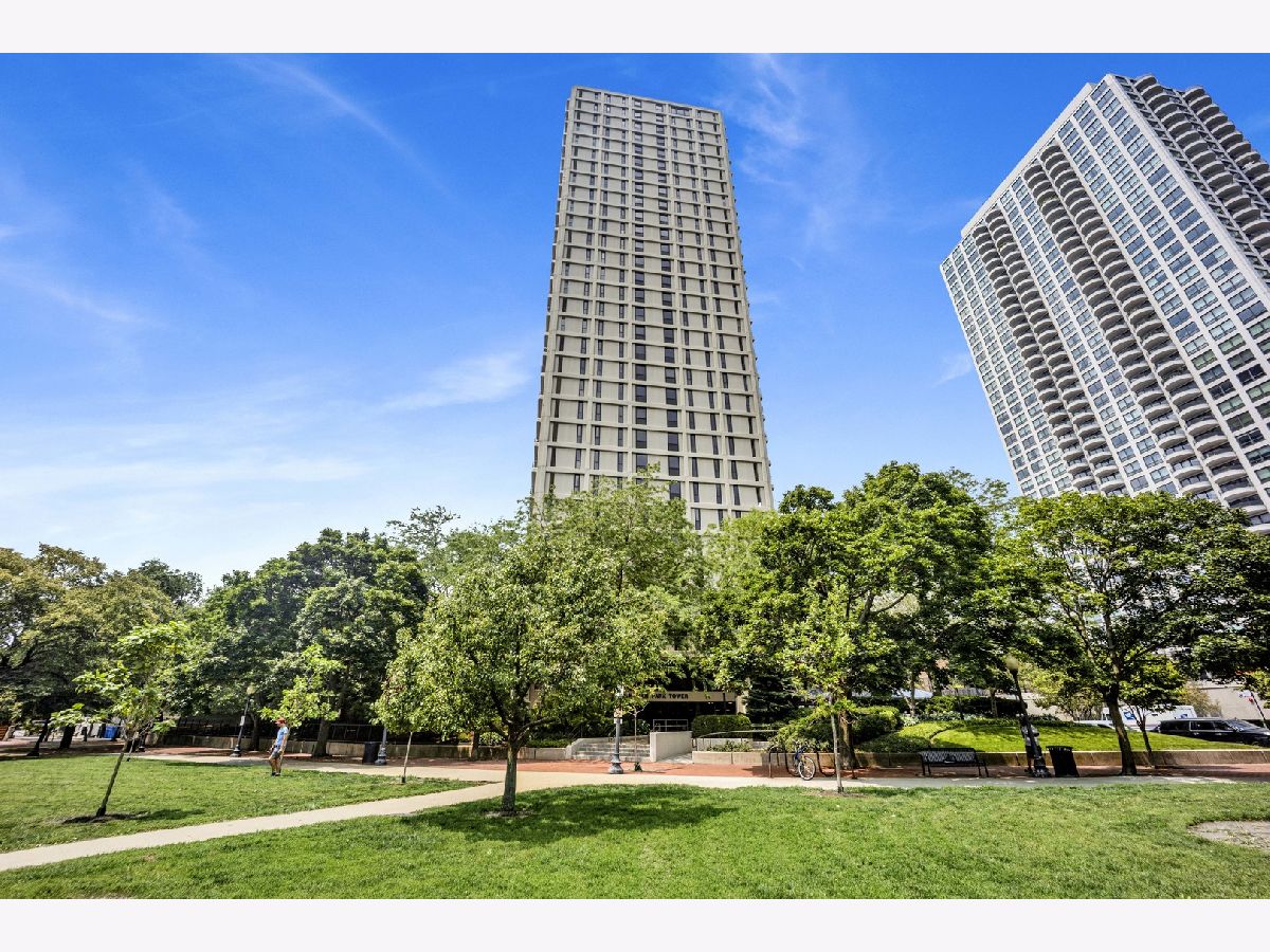  For Sale Chicago Illinois, 1960 Lincoln Park West Avenue