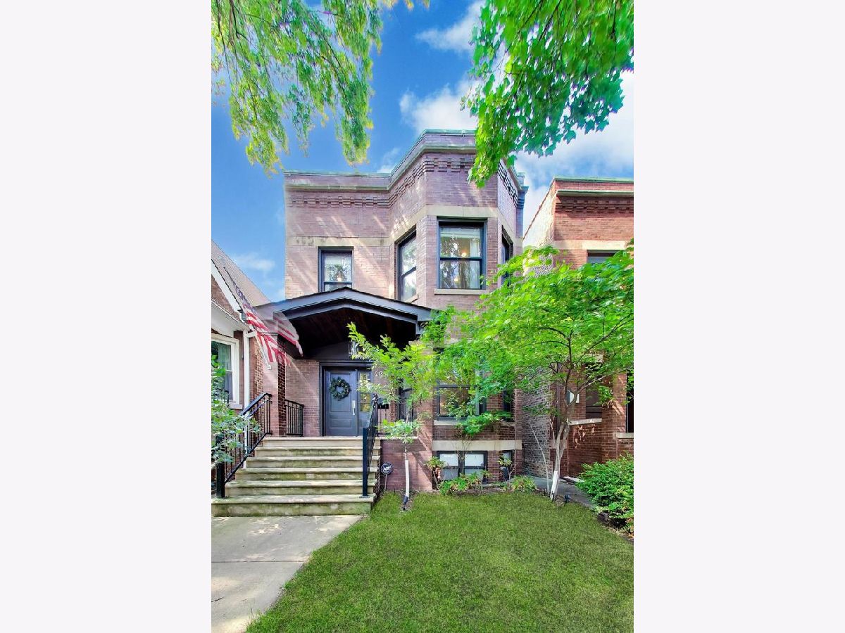  For Sale Chicago Illinois, 2136 Waveland Avenue