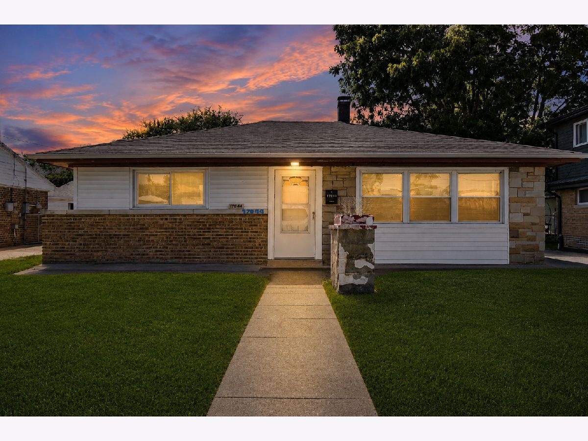  For Sale Lansing Illinois, 17044 Burnham Avenue