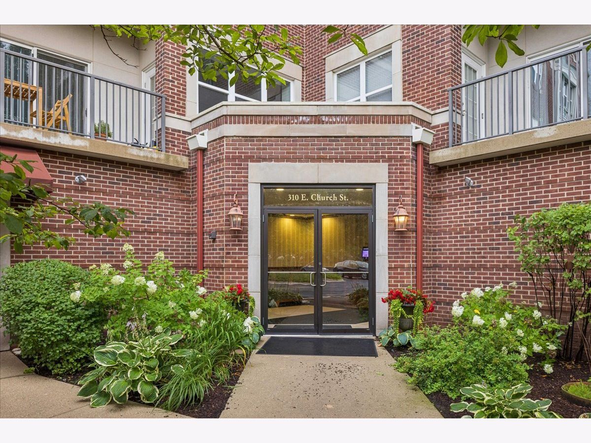 Condominiums & Homes For Sale Heritage Place Libertyville Illinois, 310 Church Avenue