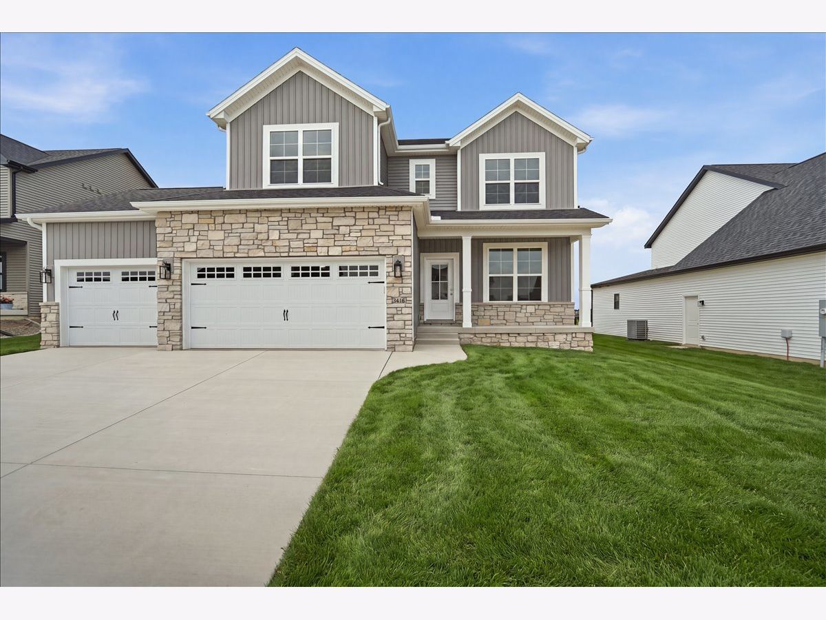 Homes & Condos & Townhomes For Sale Grove On Kickapoo Creek Bloomington Illinois, 5210 Castlebar Drive