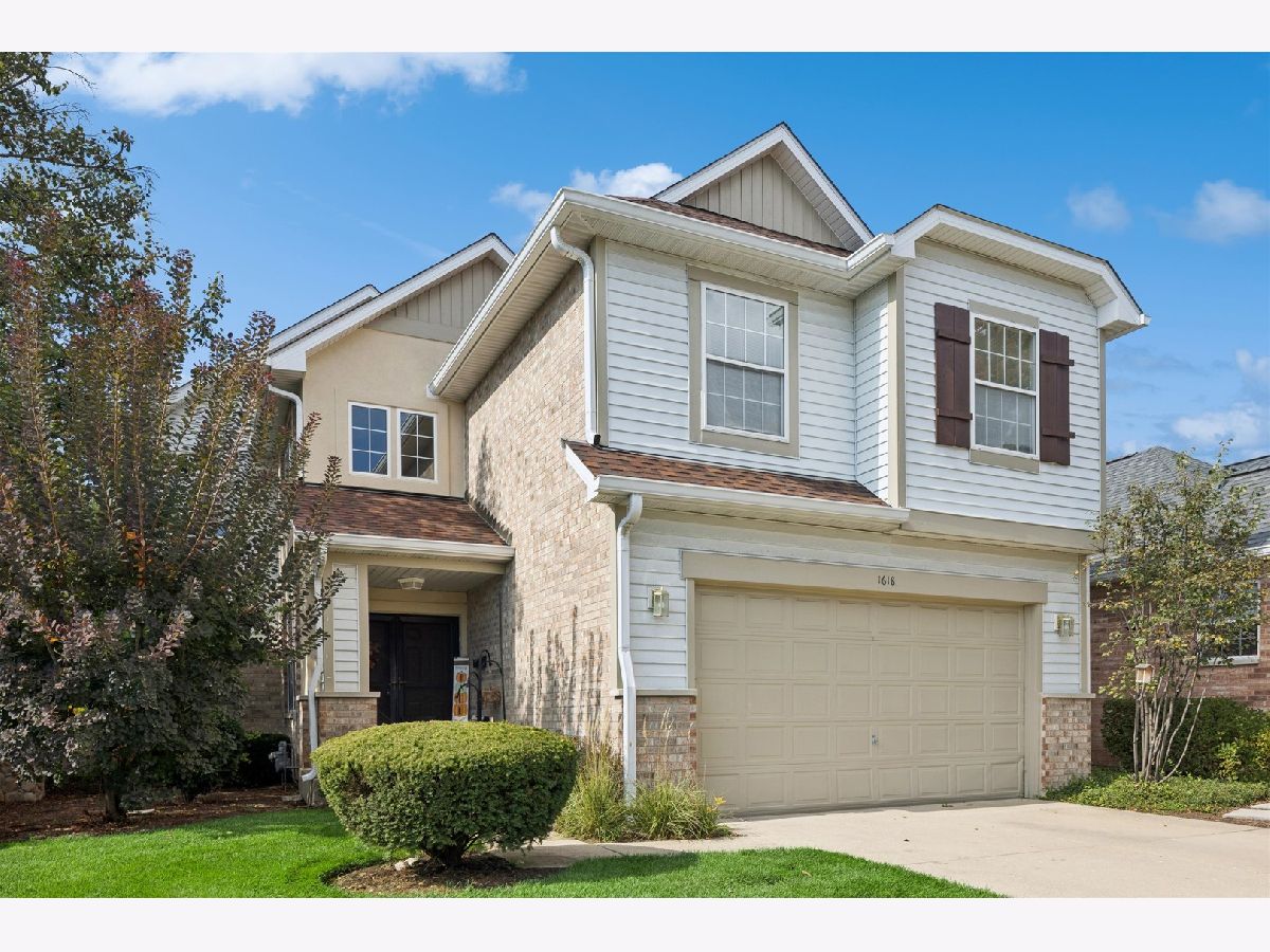  For Sale Oakbrook Terrace Illinois, 1618 Astor Avenue