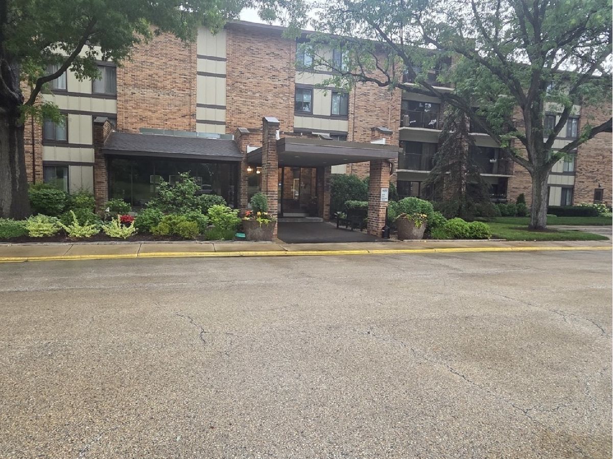  For Sale Willowbrook Illinois, 301 Lake Hinsdale Drive
