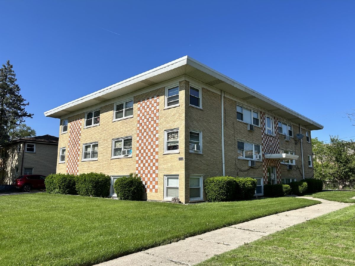  For Sale Worth Illinois, 10931 Lloyd Drive