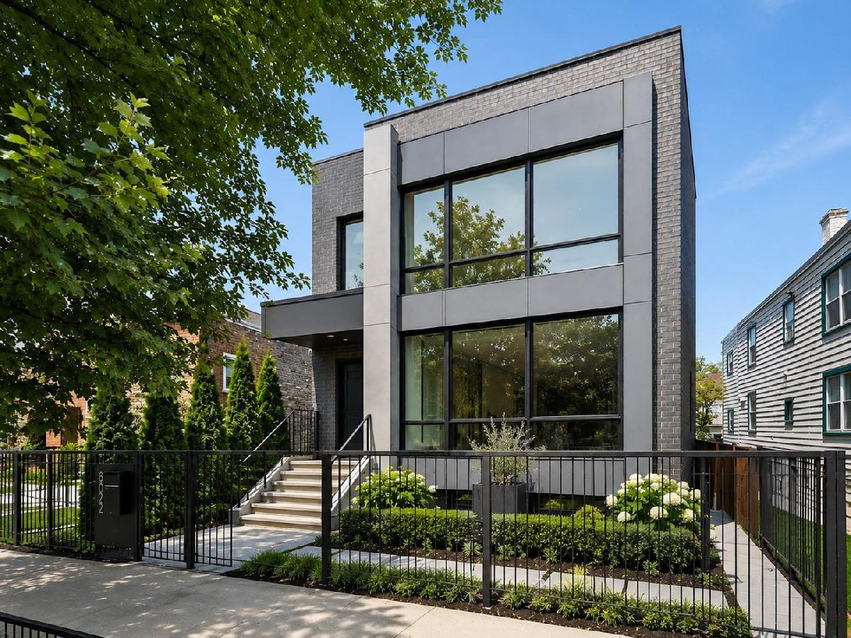  For Sale Chicago Illinois, 2022 Moffat Street