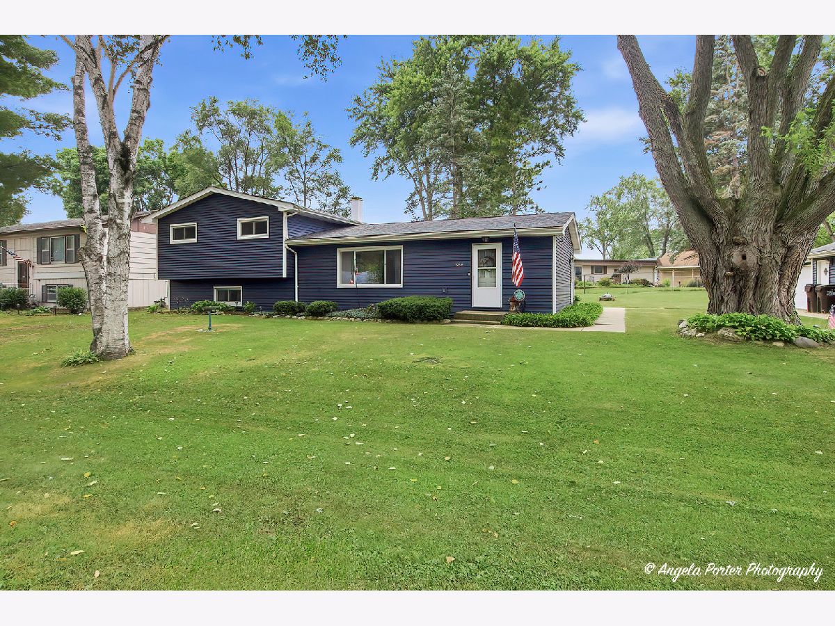  For Sale Richmond Illinois, 5215 Nippersink Drive