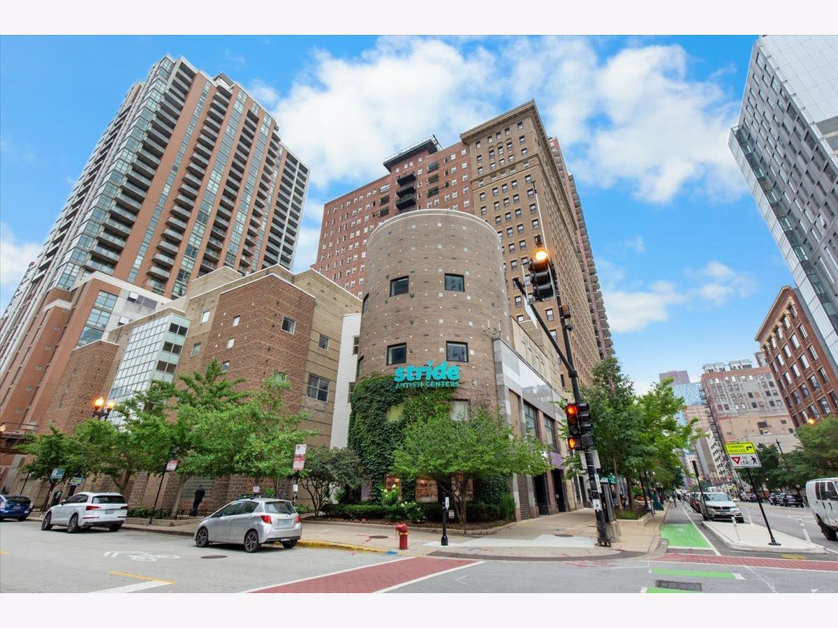 Condominiums For Sale Burnham Park Plaza Chicago Illinois, 40 9th Street