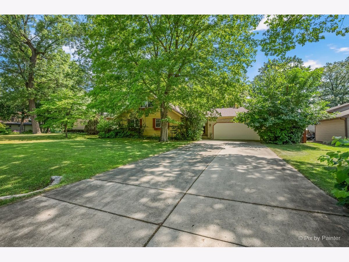  For Sale Lake Holiday Illinois, 749 Cynthia Drive