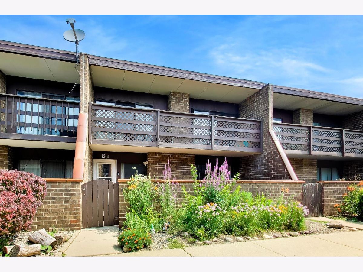  For Sale Elgin Illinois, 1312 Kenneth Circle