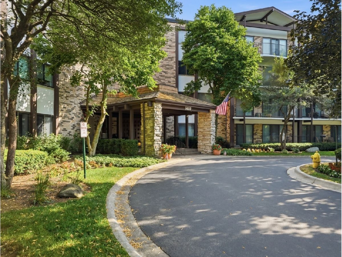Townhomes & Condos For Sale Colony Country Mount Prospect Illinois, 1400 Yarmouth Place