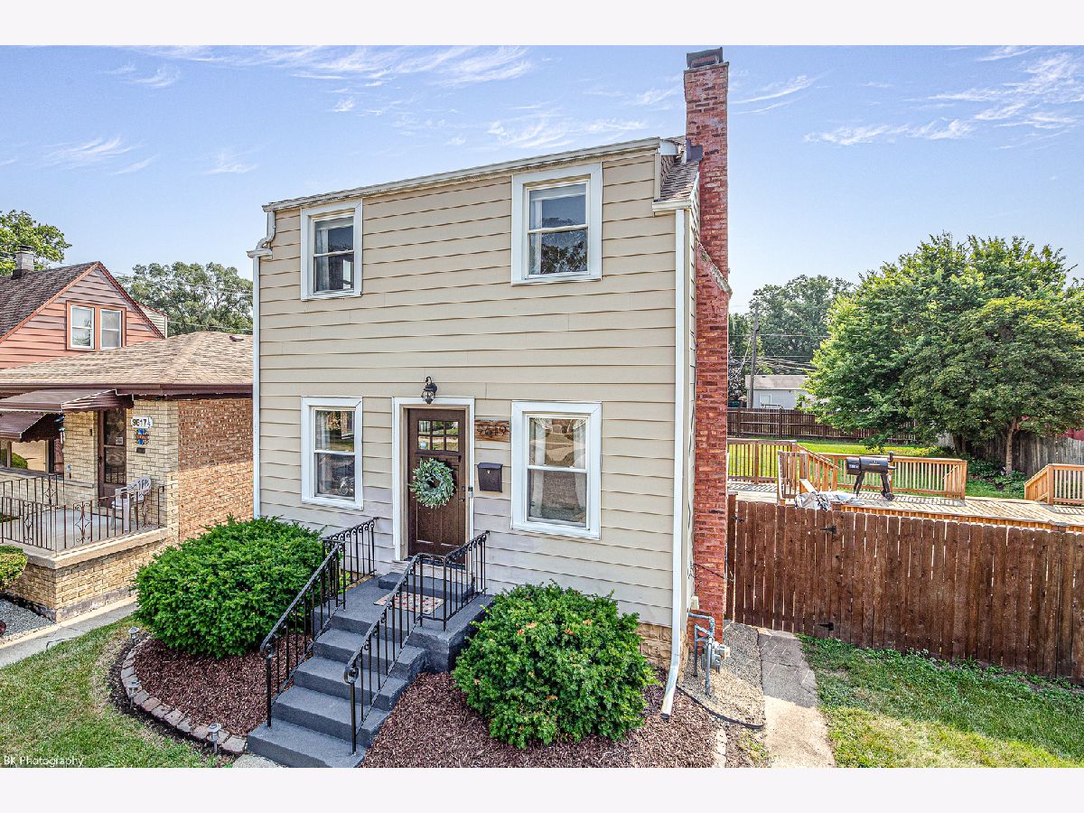  For Sale Evergreen Park Illinois, 9619 Albany Avenue