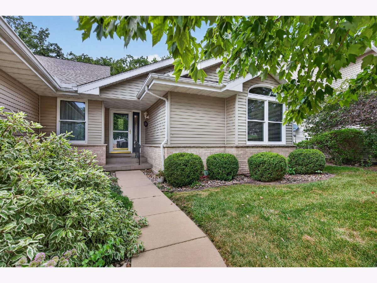 Condominiums For Sale Reynolds Manor Ottawa Illinois, 2519 Reynolds Manor Drive