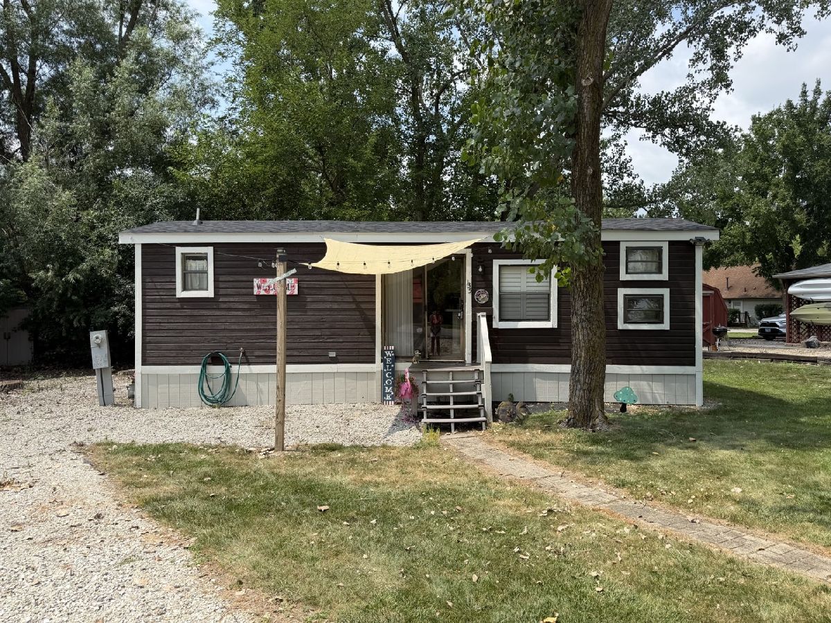 Homes For Sale Shadow Lakes Wilmington Illinois, 135 Little Musky Circle