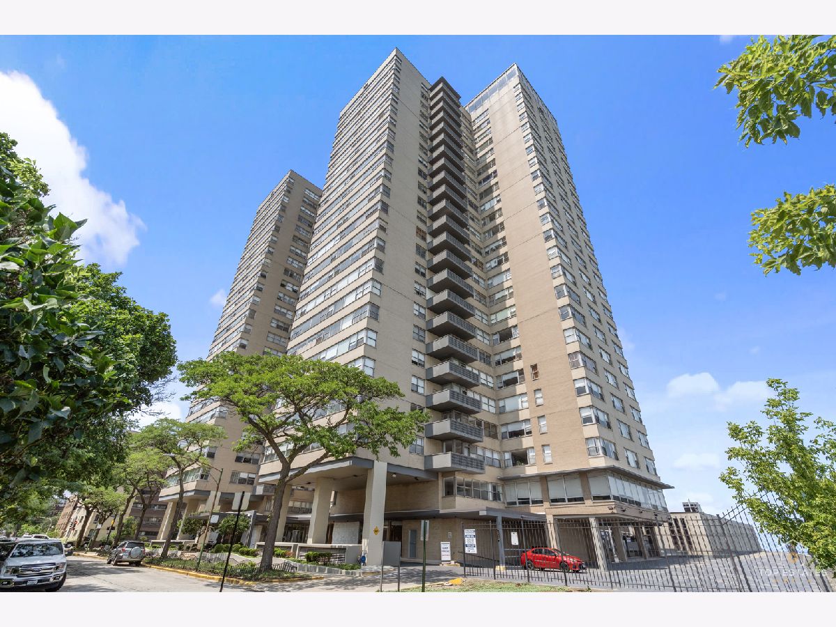  For Sale Chicago Illinois, 6301 Sheridan Road