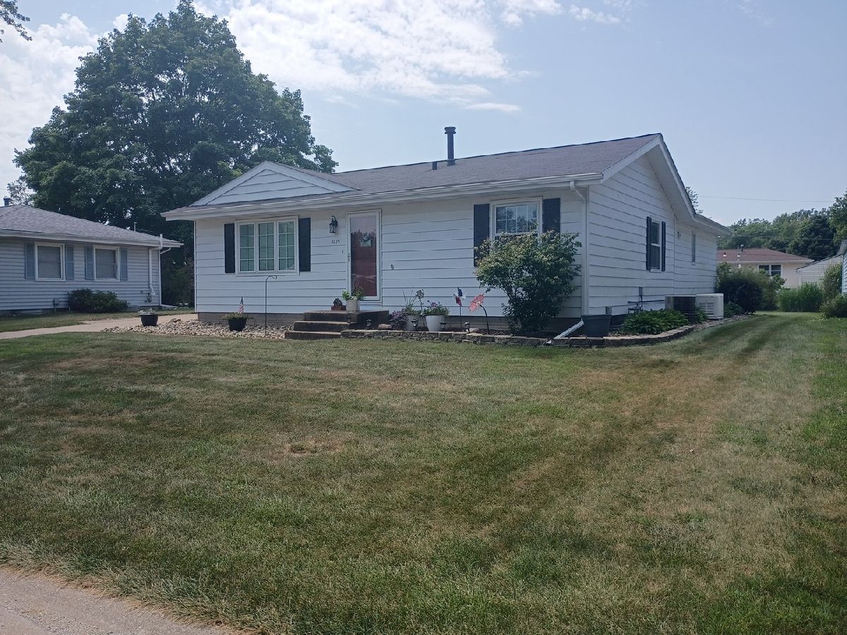  For Sale Rapids City Illinois, 1005 16th Street