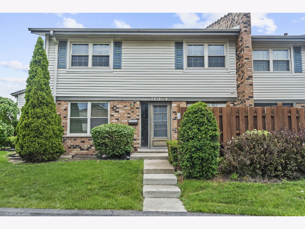  For Sale Downers Grove Illinois, 7318 Winthrop Way