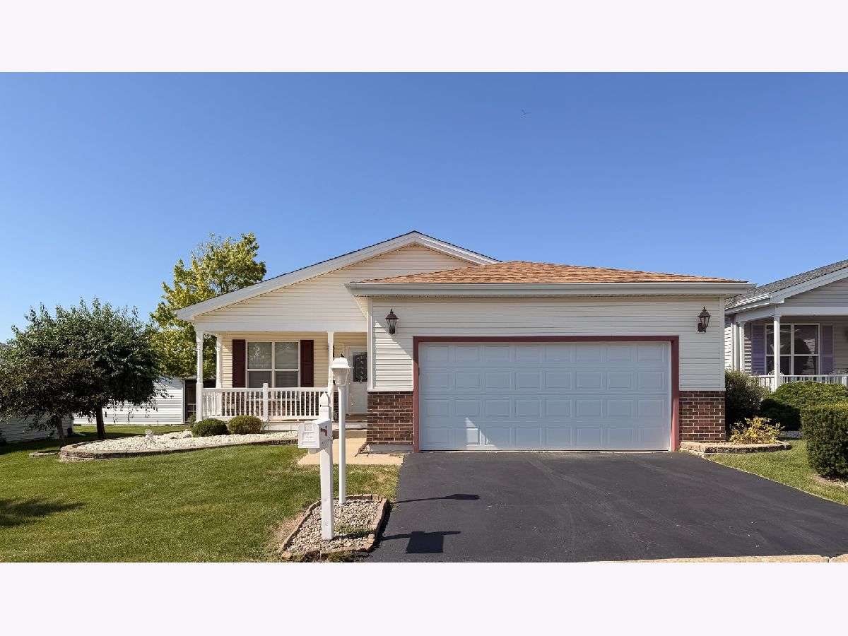  For Sale Grayslake Illinois, 2 Suffolk Way