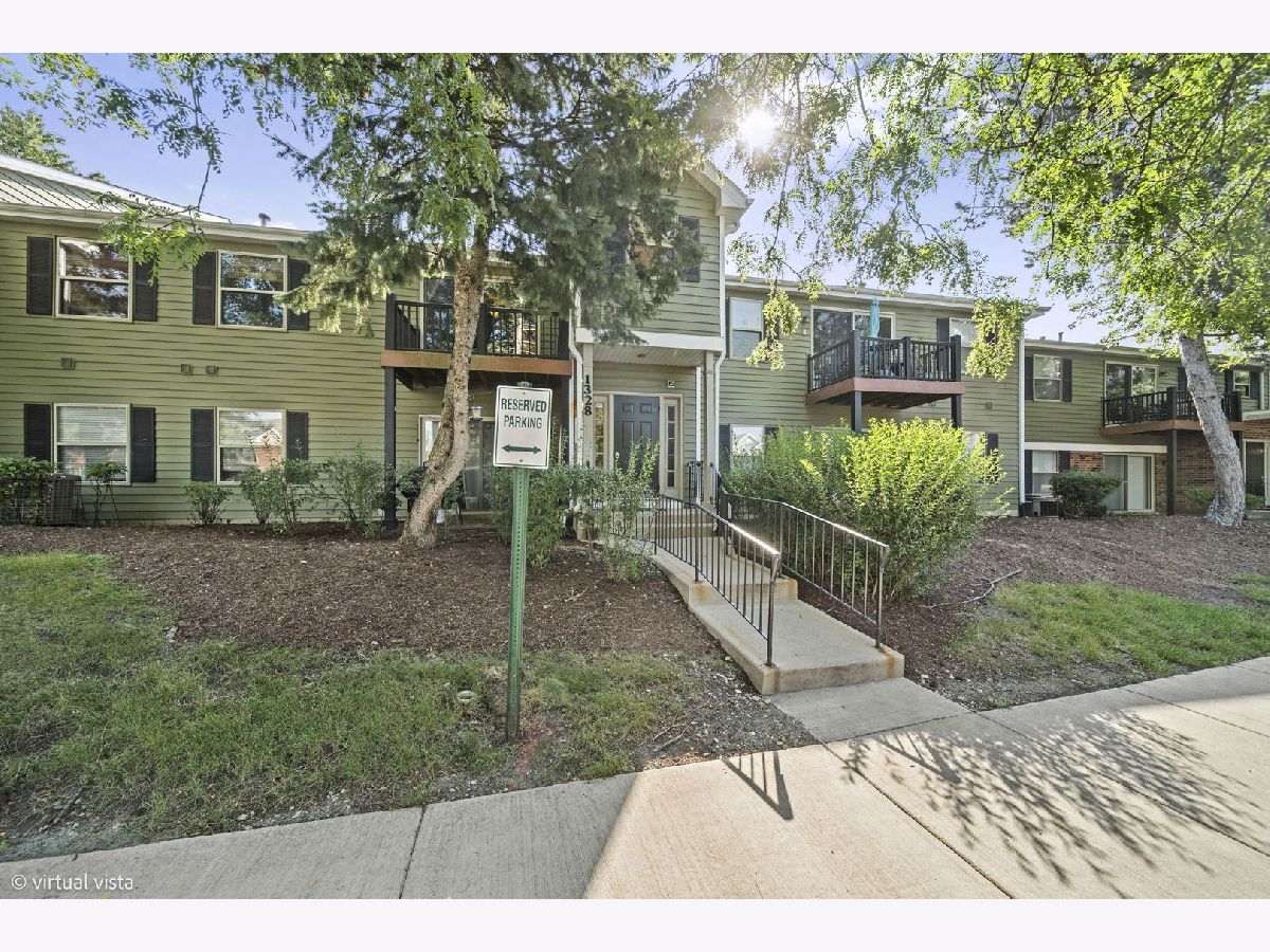  For Sale Naperville Illinois, 1328 Mc Dowell Road