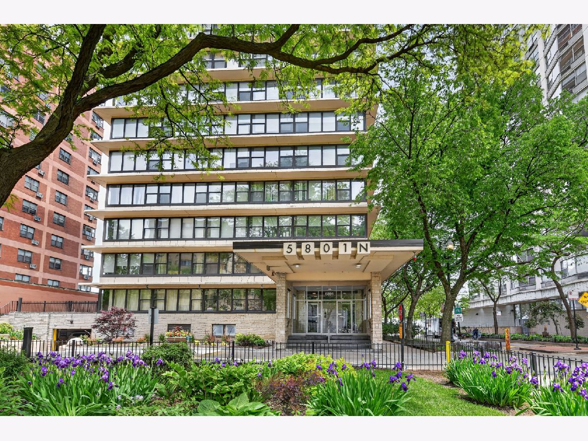  For Sale Chicago Illinois, 5801 Sheridan Road