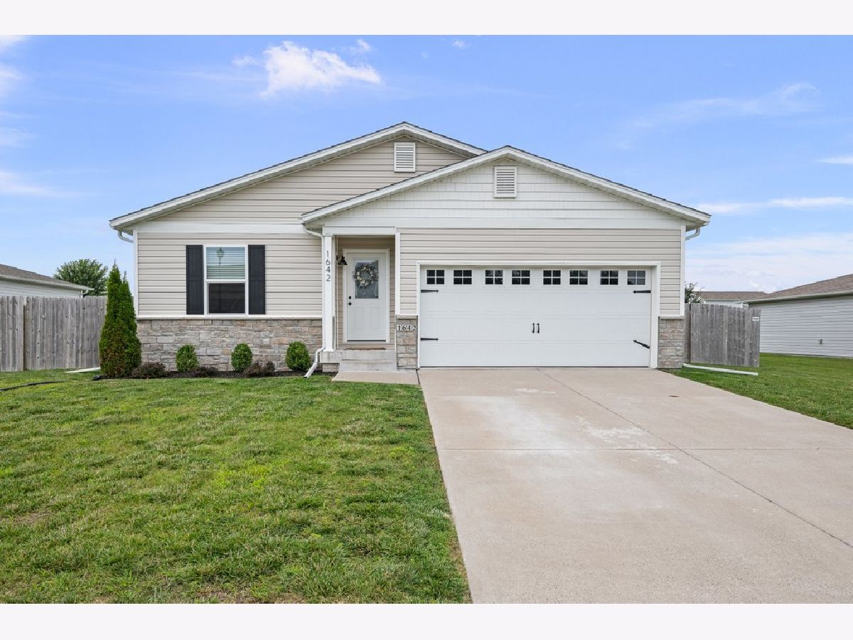  For Sale Davenport Iowa, 1642 Westport Drive
