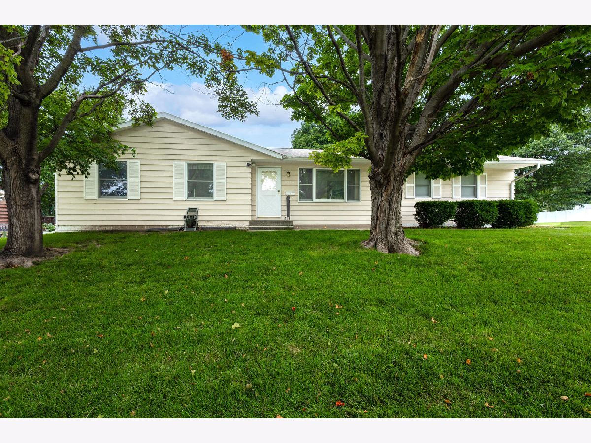 Homes For Sale Greenbrier Bettendorf Iowa, 3334 Hampton Drive