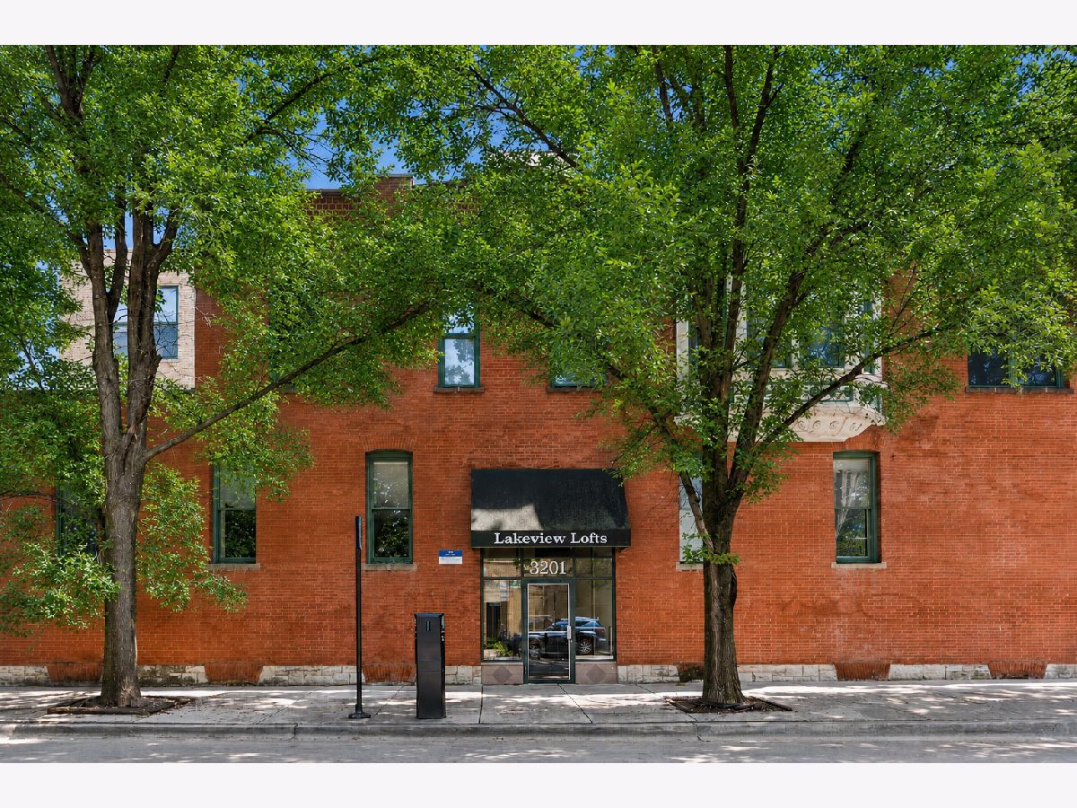  For Sale Chicago Illinois, 3201 Seminary Avenue