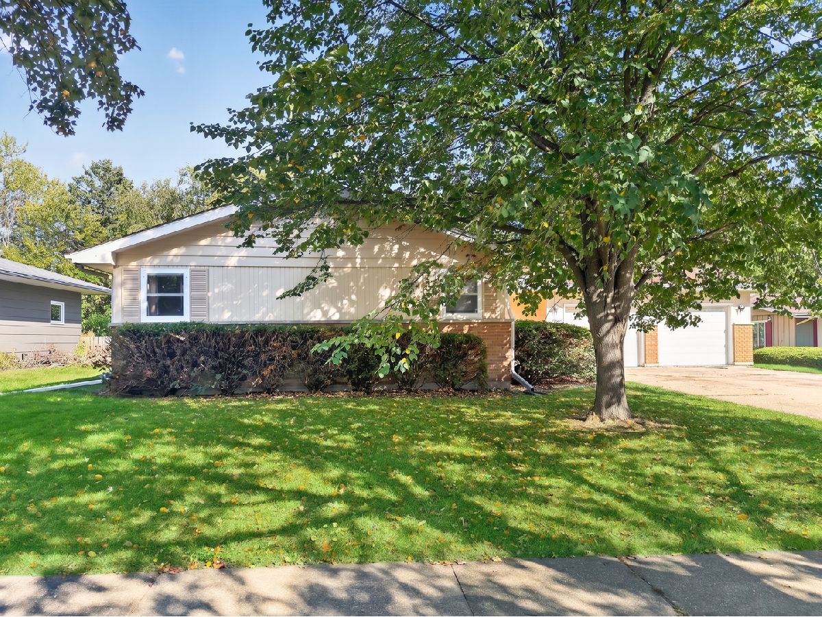 Homes For Sale Hillcrest Dekalb Illinois, 1616 Margaret Lane