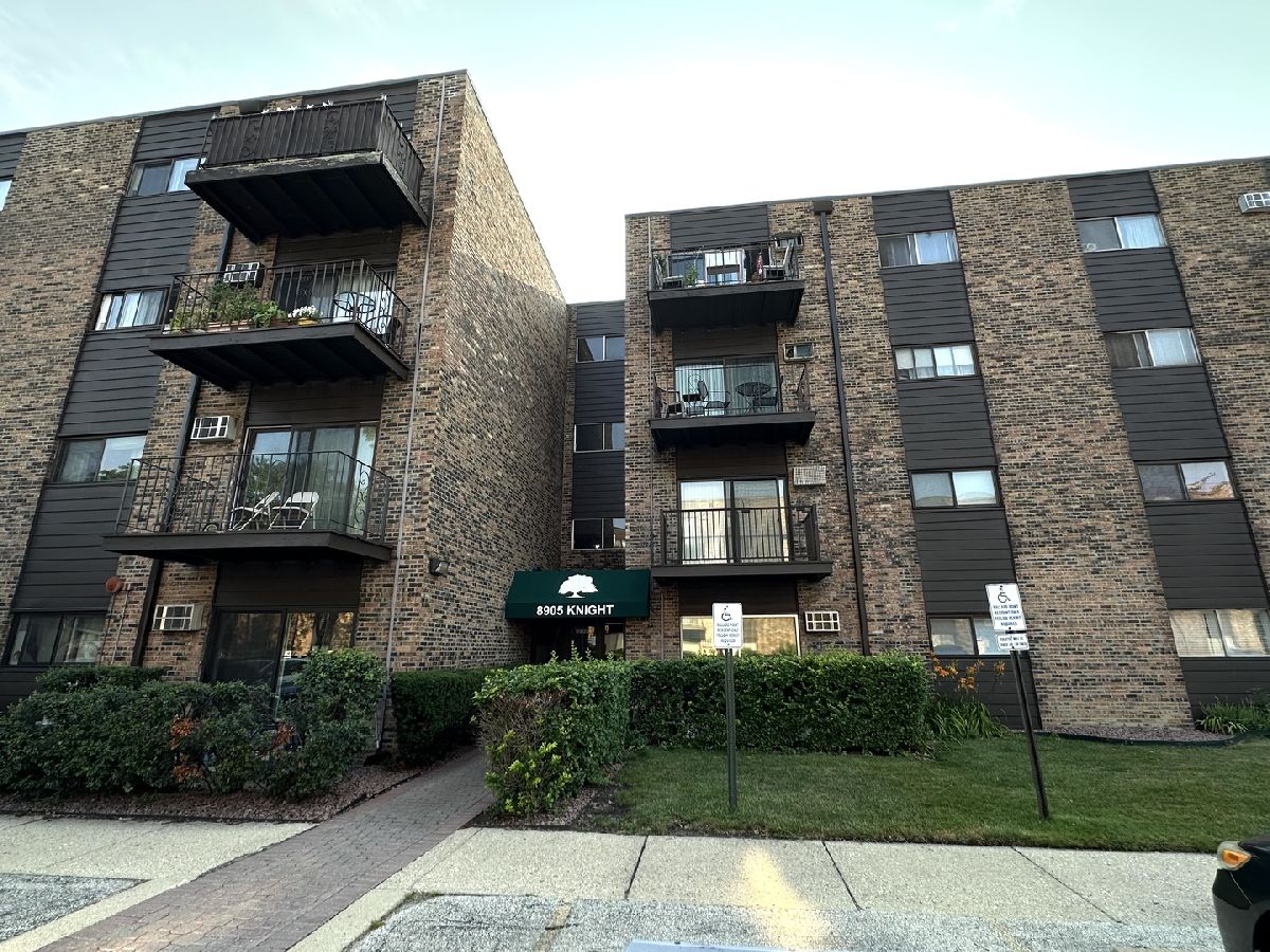 Condominiums For Sale Ballard Point Des Plaines Illinois, 8905 Knight Avenue