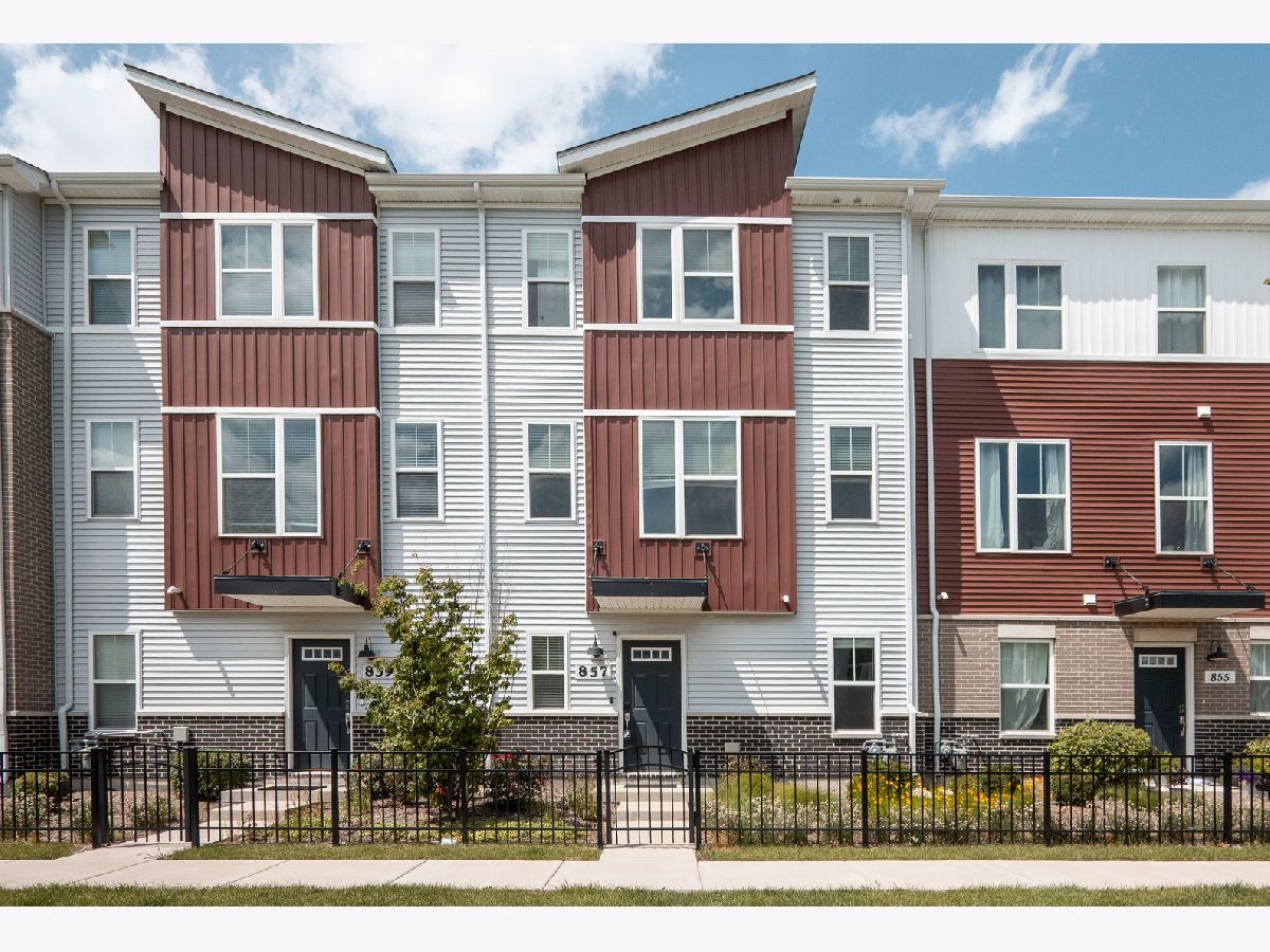 Condos & Townhomes For Sale Gramercy Square Aurora Illinois, 857 Finley Drive