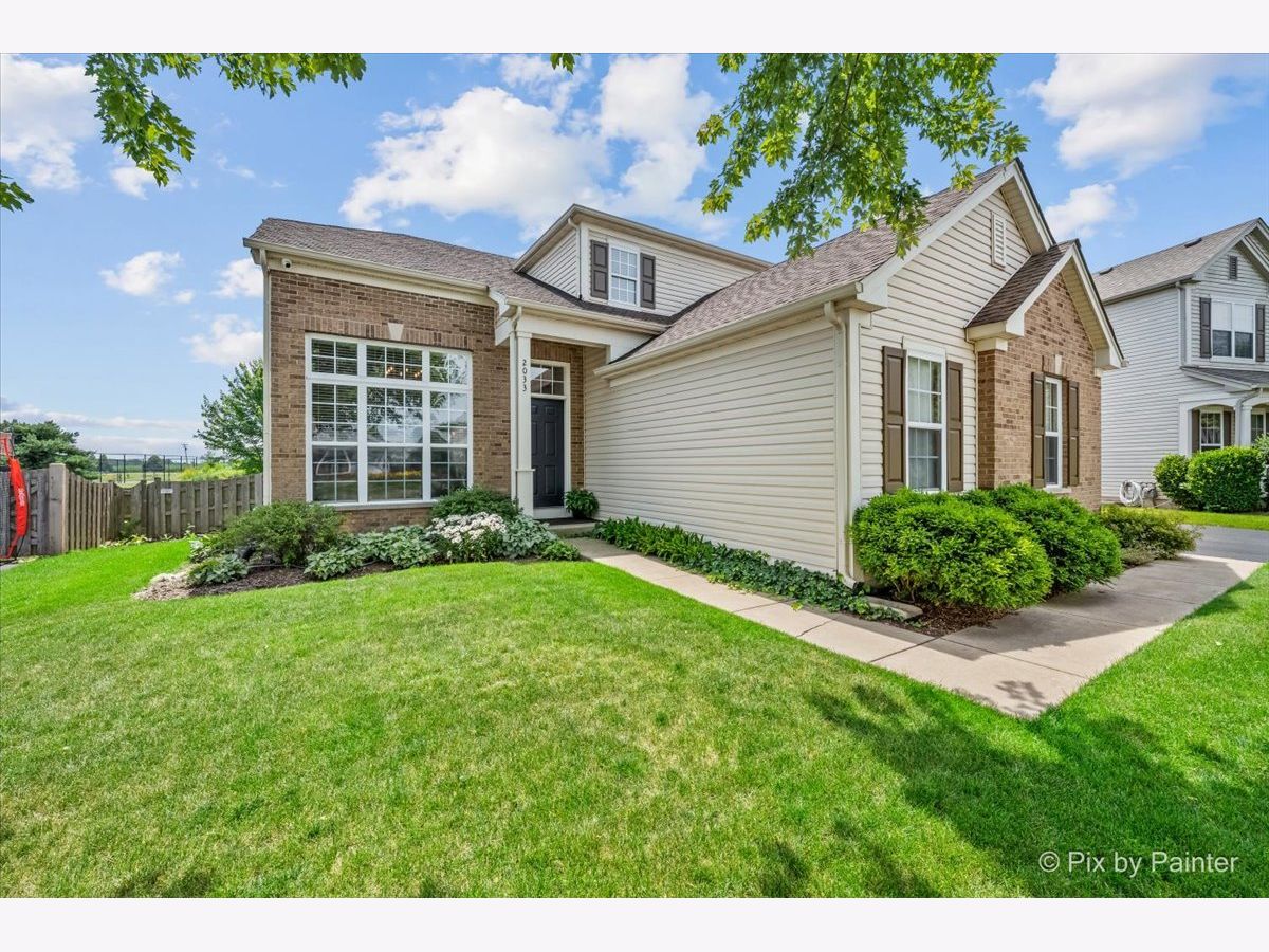  For Sale Woodstock Illinois, 2033 Greenview Drive
