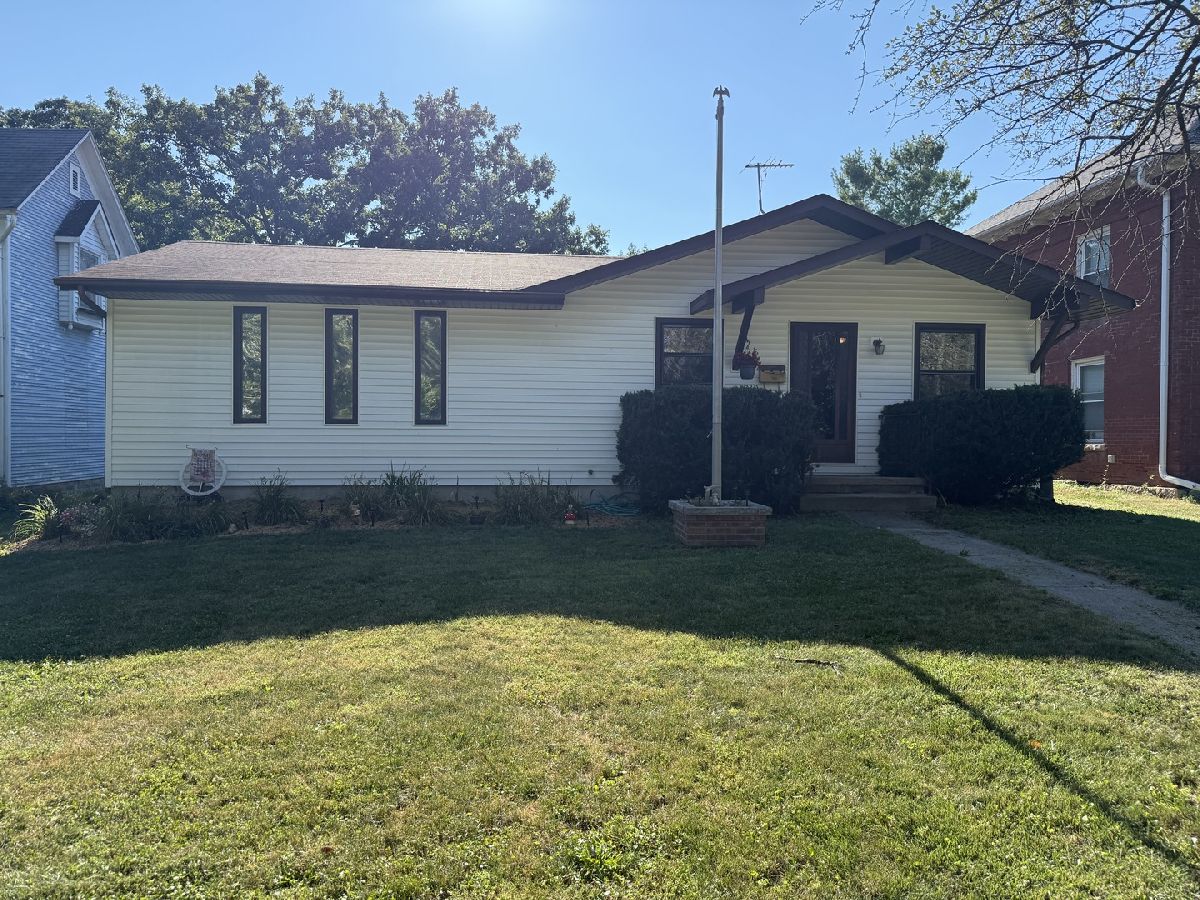  For Sale Rochelle Illinois, 1030 Lincoln Highway