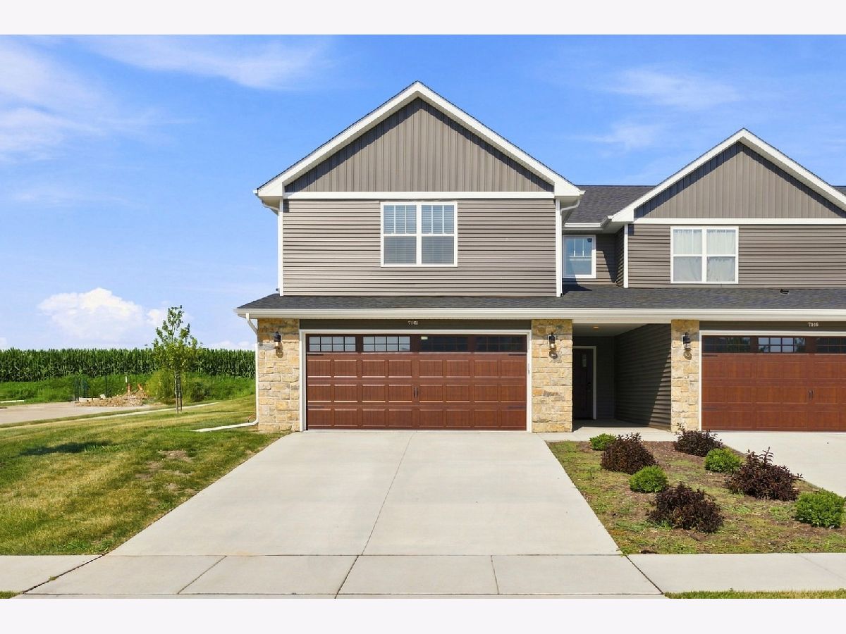 Condos & Townhomes & Homes For Sale Forest Grove Crossing Bettendorf Iowa, 7142 Grove Crossing