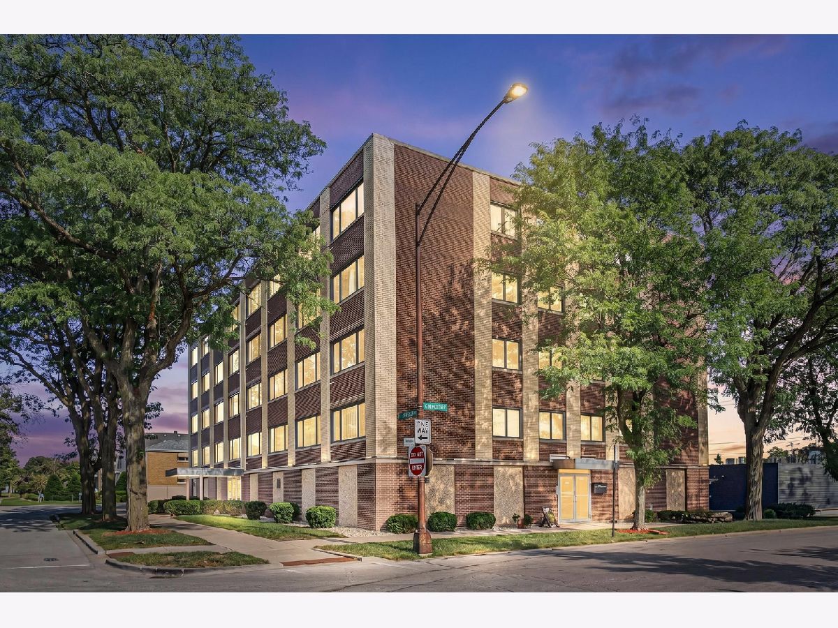  For Sale Chicago Illinois, 5915 Gunnison Street