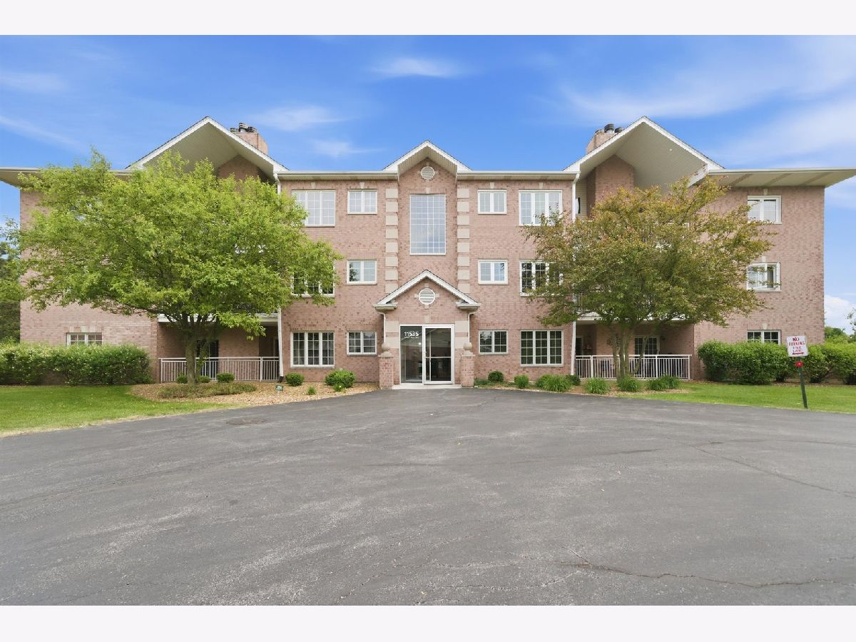Townhomes & Condos & Homes For Sale Preserves Of Marley Creek Orland Park Illinois, 11535 Settlers Pond Way