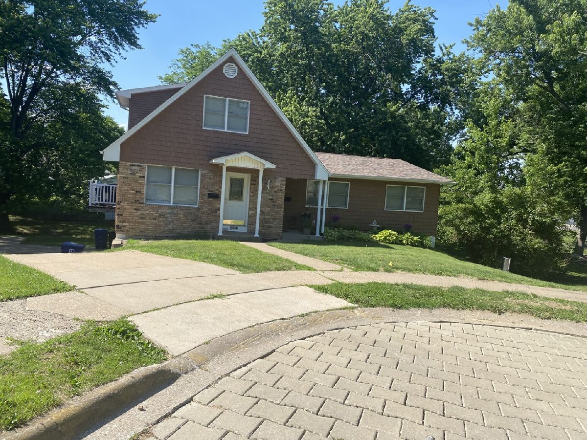  For Sale Davenport Iowa, 2356-58 Hillandale Road