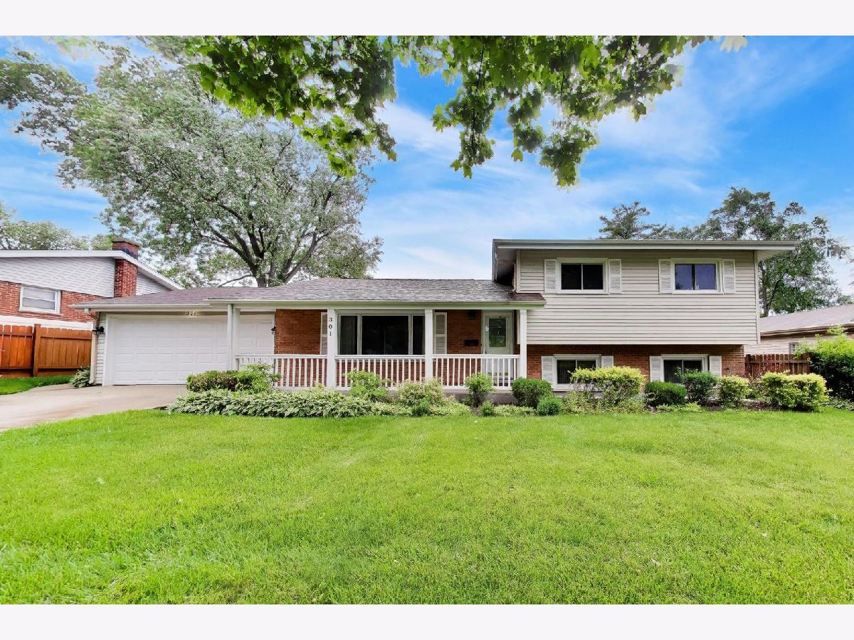  For Sale Arlington Heights Illinois, 301 Yale Avenue
