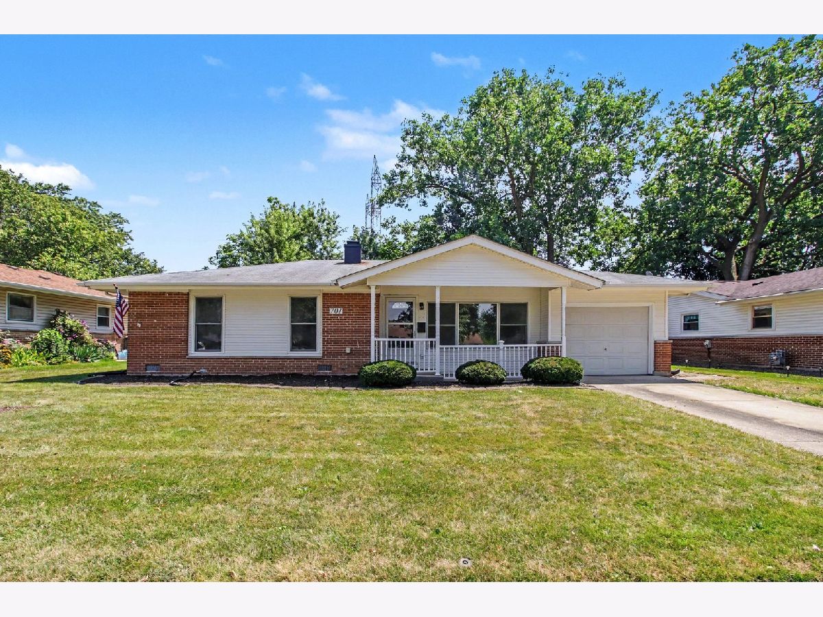  For Sale Elk Grove Village Illinois, 701 Love Street