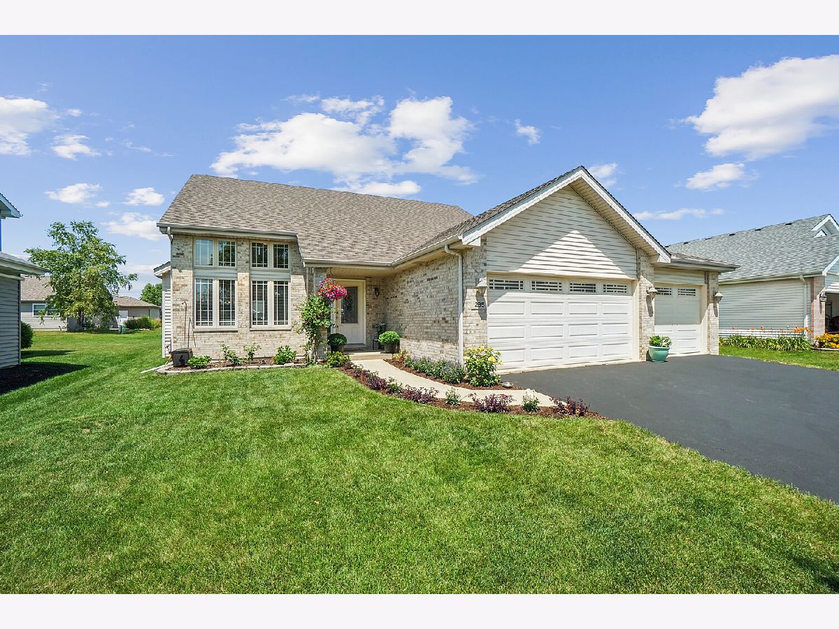  For Sale Beecher Illinois, 285 Woodbridge Lane