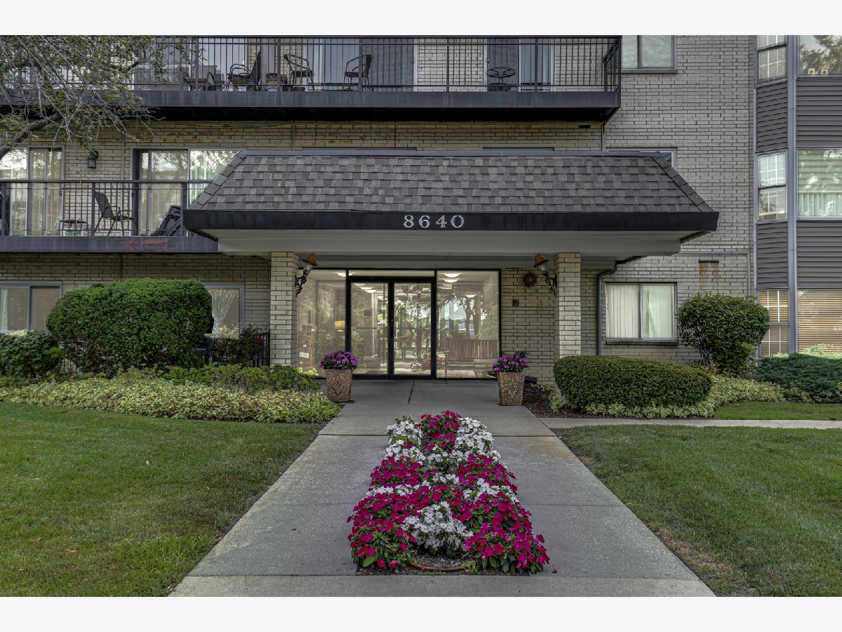  For Sale Morton Grove Illinois, 8640 Waukegan Road