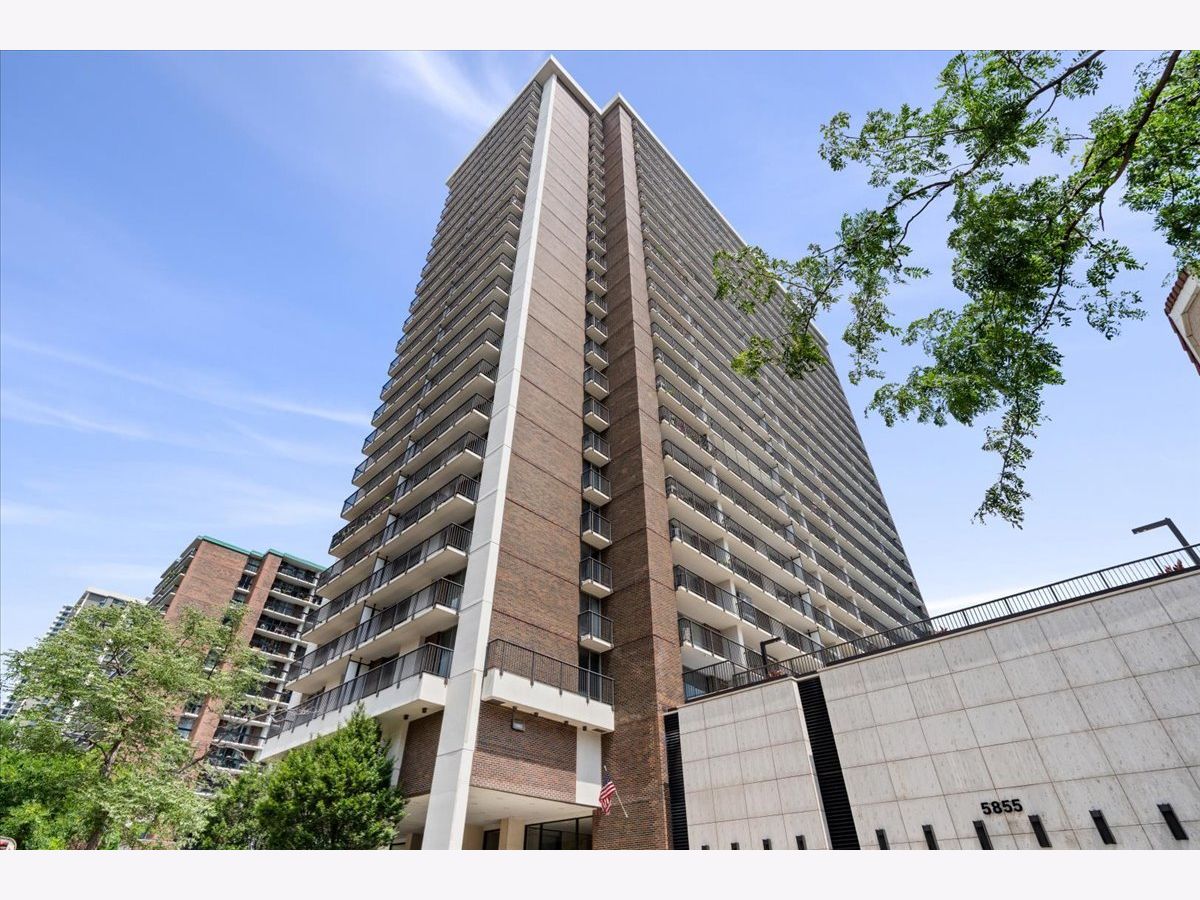  For Sale Chicago Illinois, 5855 Sheridan Road