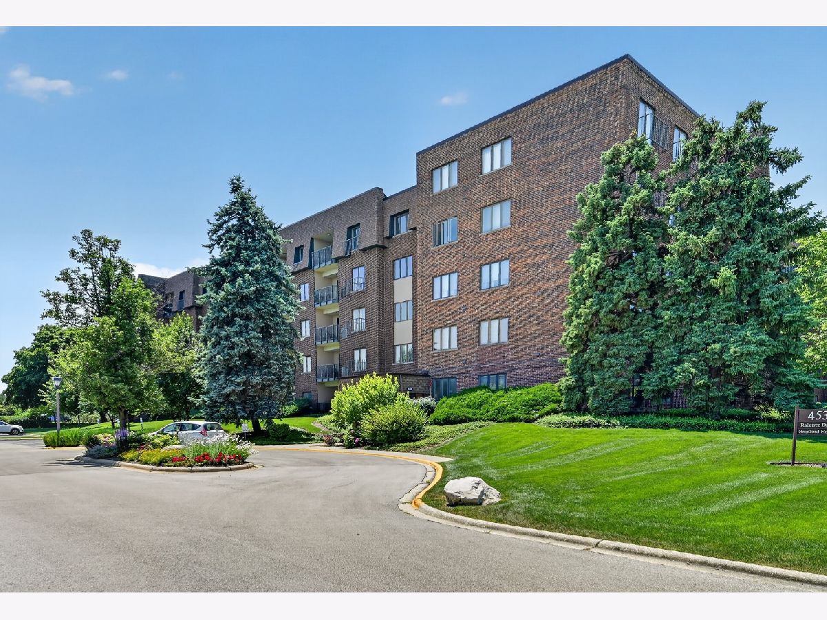  For Sale Glen Ellyn Illinois, 453 Raintree Drive