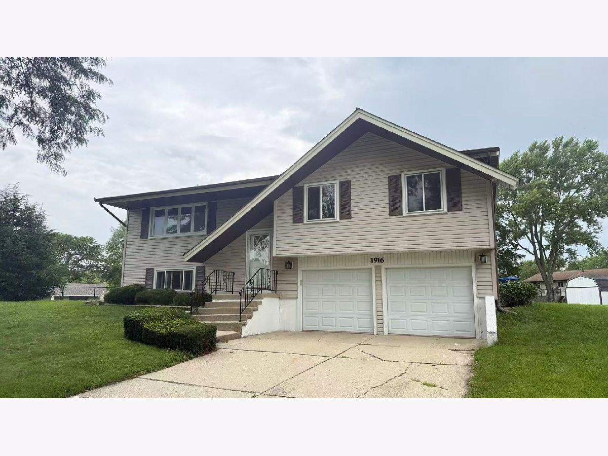 Homes & Condos & Townhomes For Sale Weathersfield Schaumburg Illinois, 1916 Capital Court