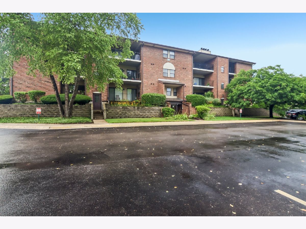 Condominiums For Sale Chatham Place Buffalo Grove Illinois, 720 Weidner Road