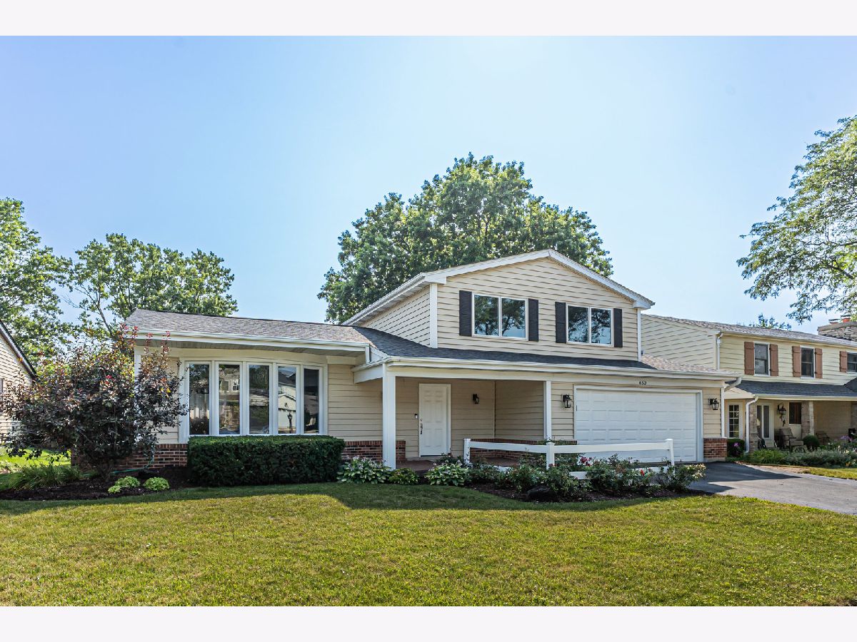 Homes For Sale Oakwood Westmont Illinois, 650 Newport Avenue