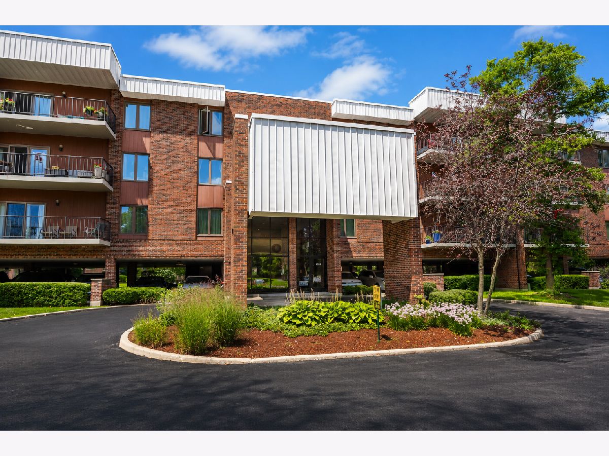 Condominiums For Sale Kensington Courts Downers Grove Illinois, 6585 Main Street