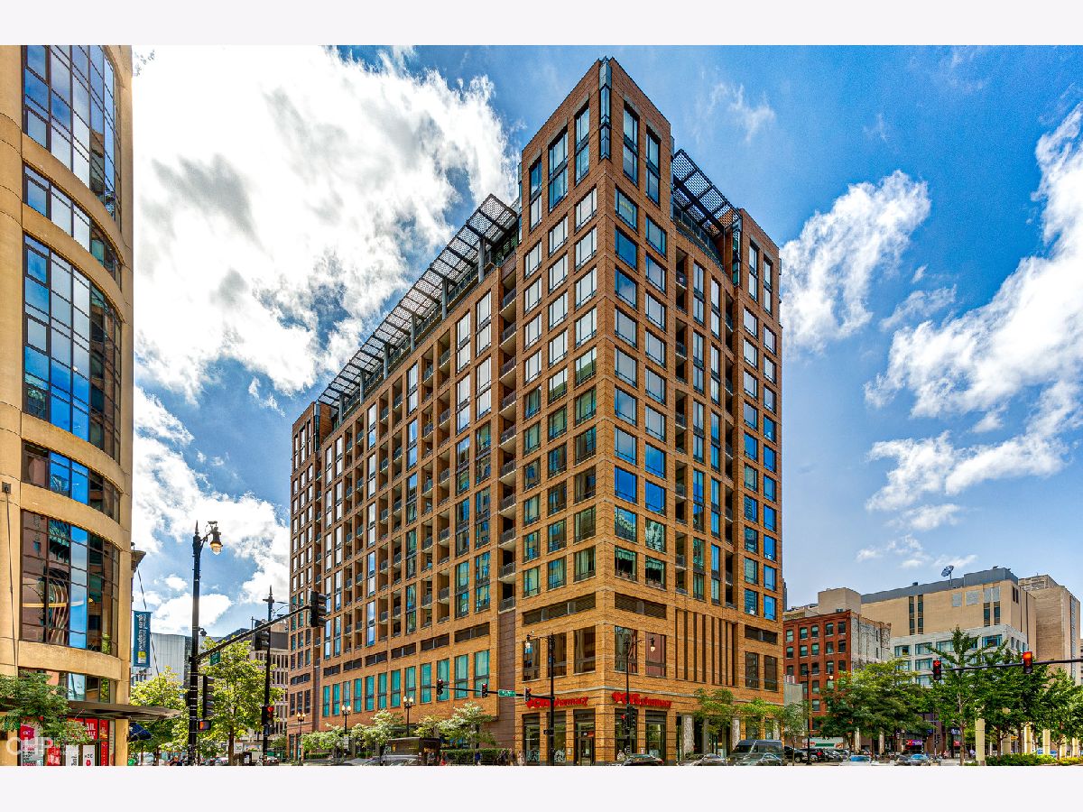 Condominiums For Rent Library Tower Chicago Illinois, 520 State